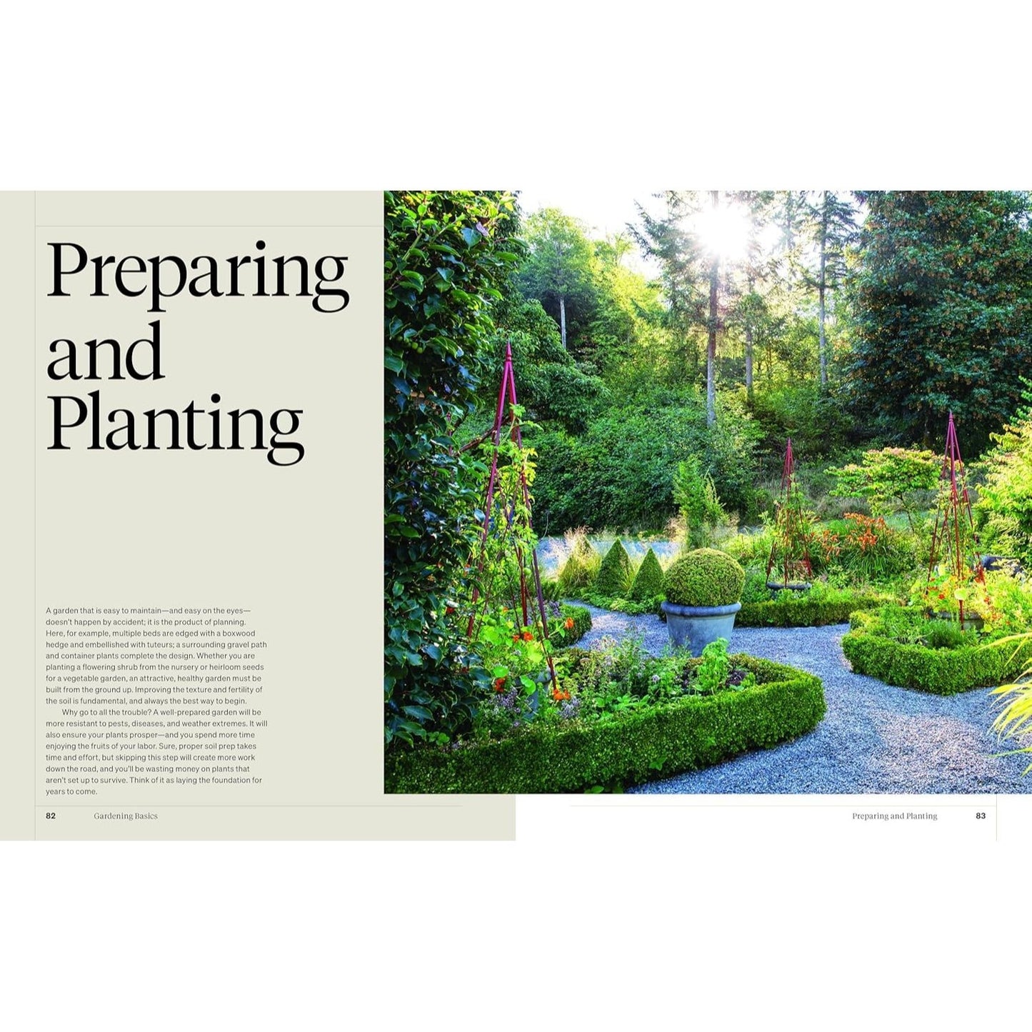 Martha Stewart's Gardening Handbook: The Essential Guide to Designing, Planting, and Growing (Spiral Bound)