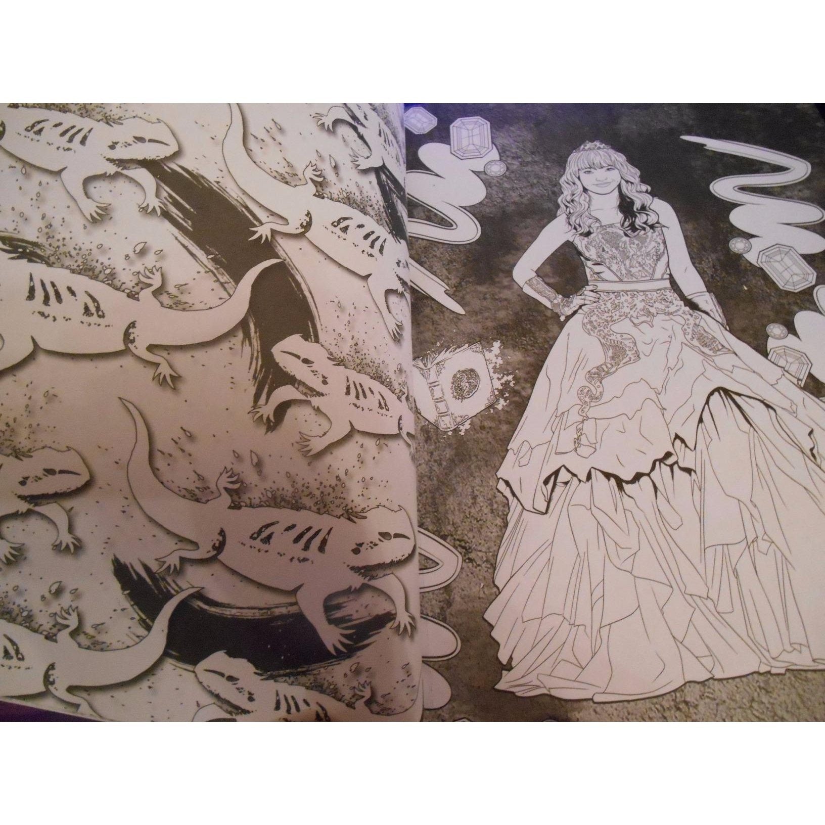 Descendants 2: A Wickedly Cool Coloring Book (Art of Coloring)