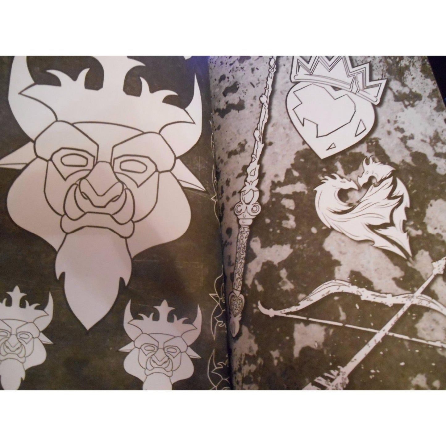 Descendants 2: A Wickedly Cool Coloring Book (Art of Coloring)