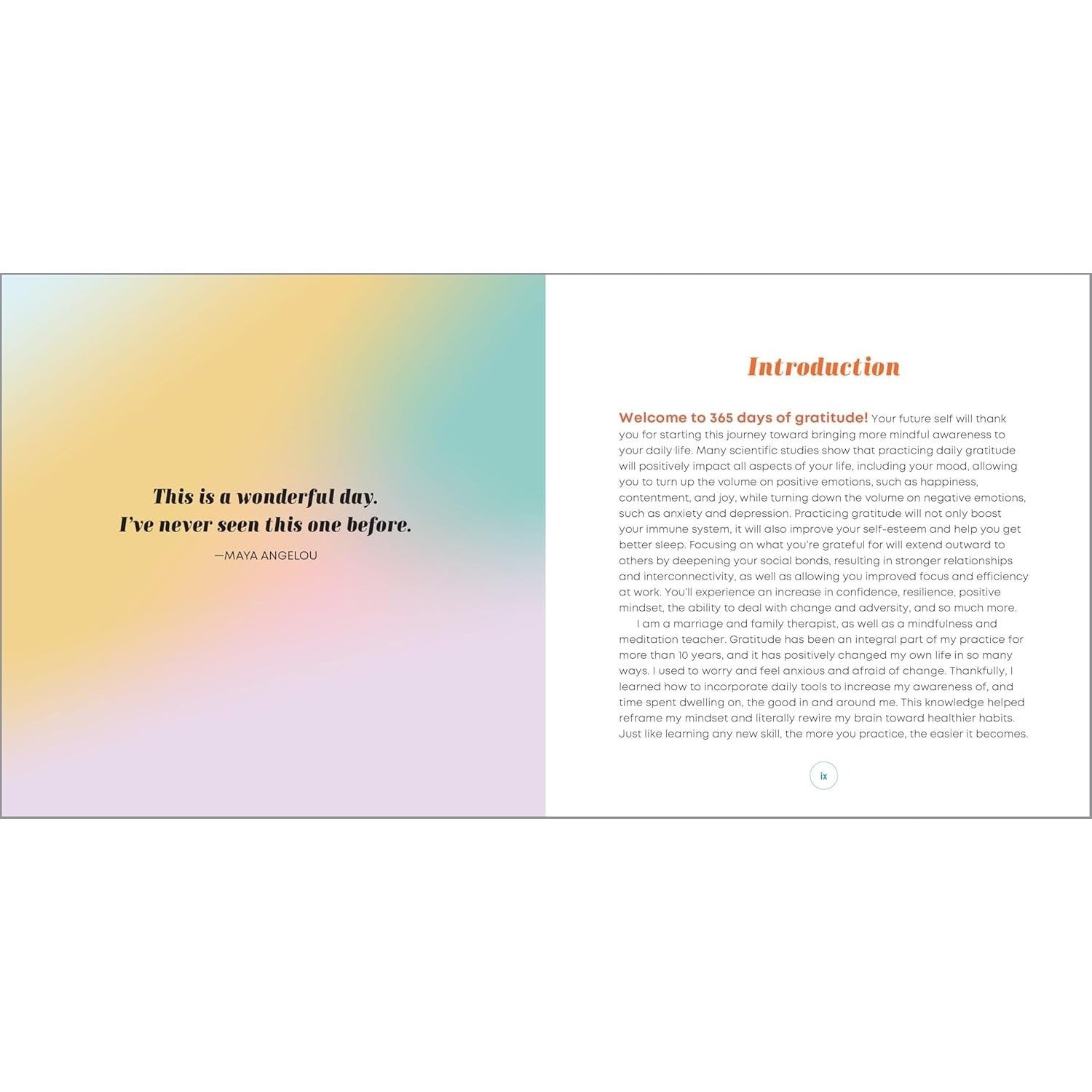 A Year of Gratitude: Daily Moments of Reflection, Grace, and Thanks (Year of Daily Reflections) (Spiral Bound)