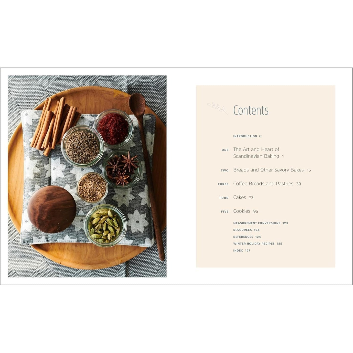 Modern Scandinavian Baking: A Cookbook of Sweet Treats and Savory Bakes